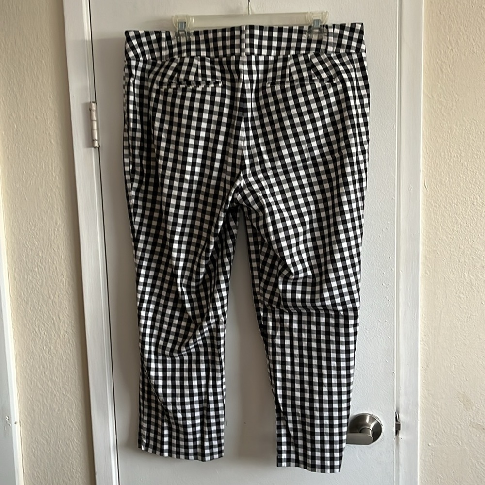 Ann Taylor Black and White Gingham Capris - Picture 3 of 4